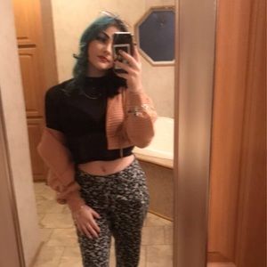 Meet your Posher, Ava